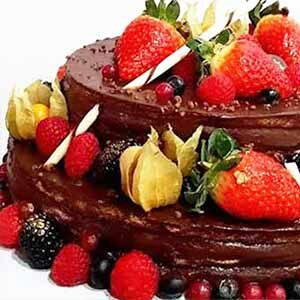 bolo de chocolate e frutos vermelhos