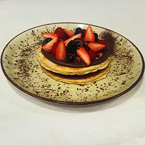 Pancakes red fruits