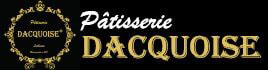 Logótipo com uma moldura decorativa dourada à esquerda que contém o texto "Pâtisserie DACQUOISE" e "Gâteaux", e as mesmas palavras em grandes letras brancas e douradas sobre um fundo preto à direita.