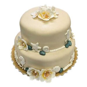Bolo de casamento. de 2 andares adornado com flores brancas, laranja e perolas verdes