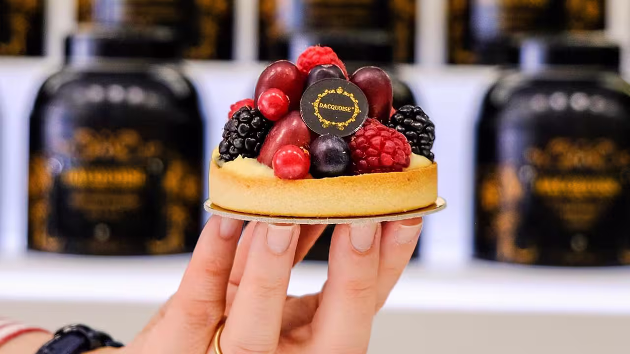 Tarte artesanal de frutos vermelhos da Dacquoise - Pastelaria Francesa em Campo de Ourique, Lisboa.