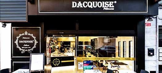 06-Contacto-D Contacto Pâtisserie Dacquoise. Fachada da Pâtisserie Dacquoise com esplanada